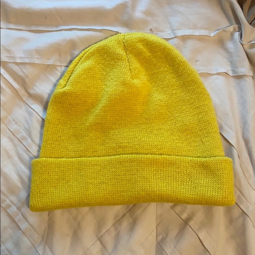 YELLOW BEANIE💛